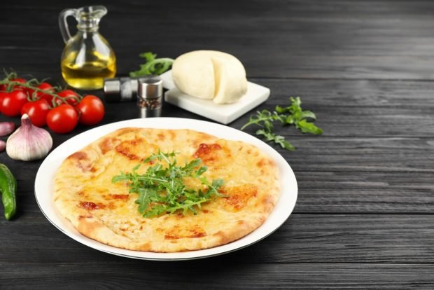 Khachapuri with chicken and mozzarella 