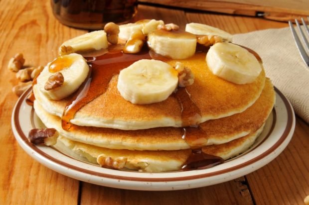 Pancakes on banana puree