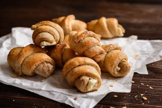 Croissants with salted cottage cheese – a simple and delicious recipe, how to cook step by step