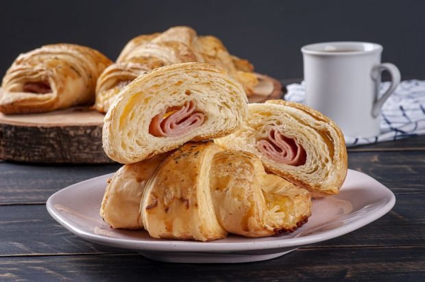 Croissants with ham and cheese – a simple and delicious recipe, how to cook step by step