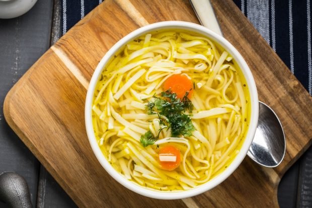 Meat broth with noodles is a simple and delicious recipe, how to cook step by step