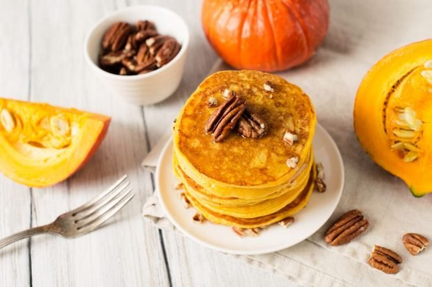 Pancakes with honey and pumpkin puree