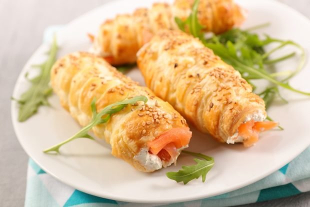 Salmon puffs and cream cheese