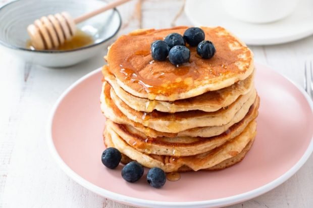 Pancakes on sour cream