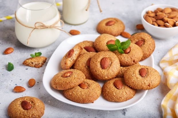 Cookies with almonds