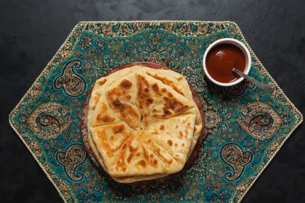 Khachapuri with lamb from lavash 