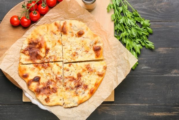 Khachapuri with mushrooms and herbs 