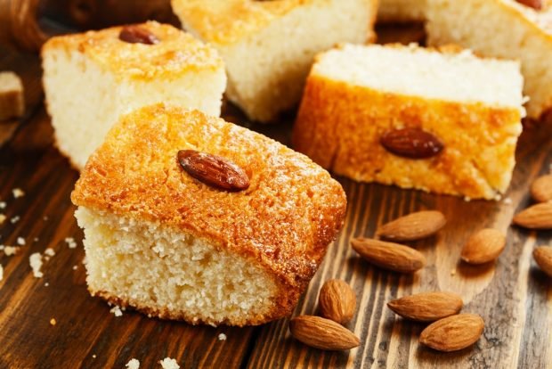 Cupcake with coconut and almonds