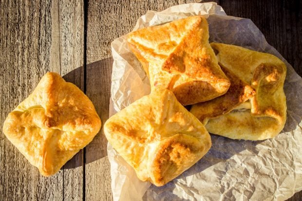 Khachapuri with puff pastry cheese 