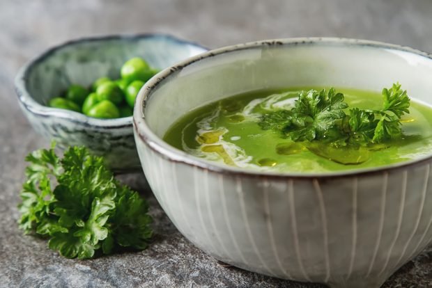 Pea soup with cilantro