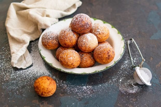 Cottage cheese donuts in a slow cooker