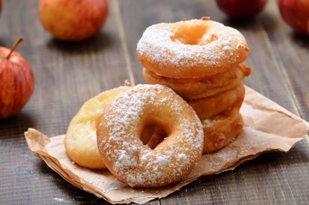 Donuts with applesauce and vodka