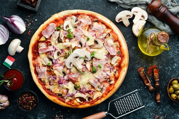 Pizza with bacon and mushrooms 