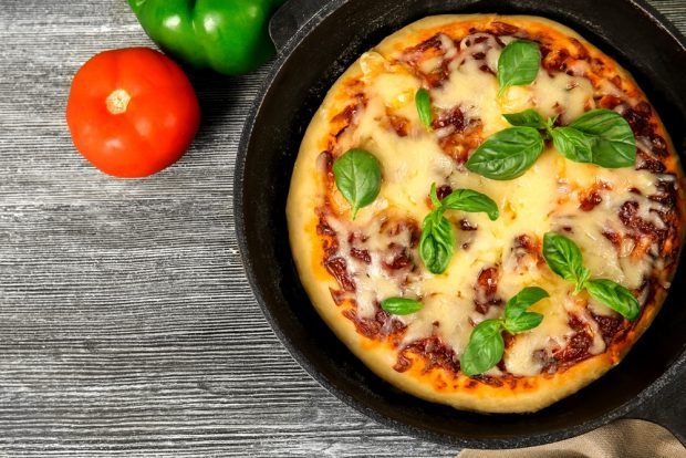 Pizza with sausages on yeast dough is a simple and delicious recipe how to cook step by step