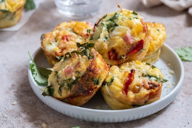 Muffins with ham and spinach 