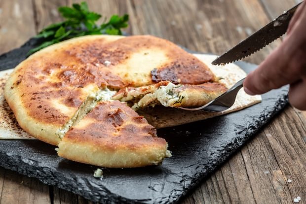 Khachapuri with chicken and cottage cheese in a frying pan 