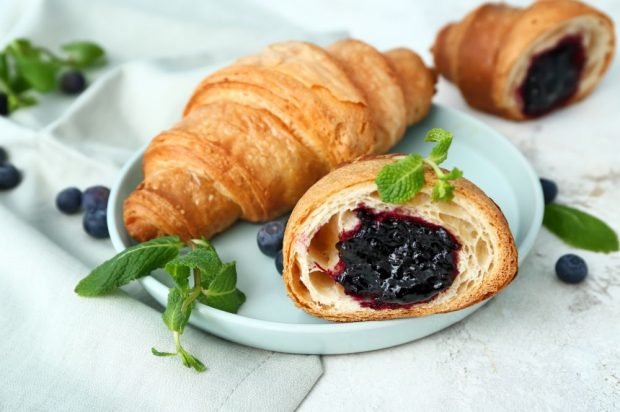 Croissants with fresh blueberries