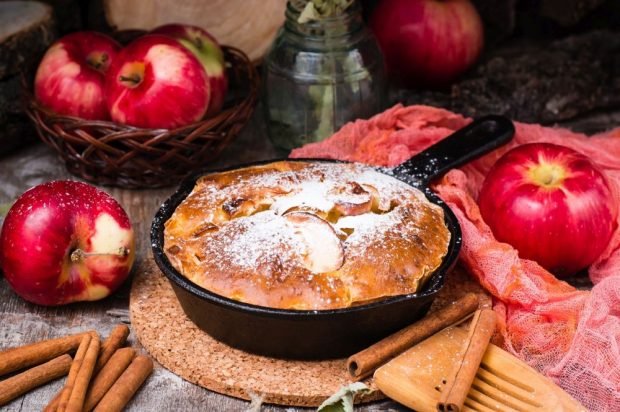 Apple charlotte in a frying pan 