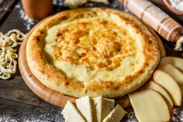 Cheese khachapuri on matsoni