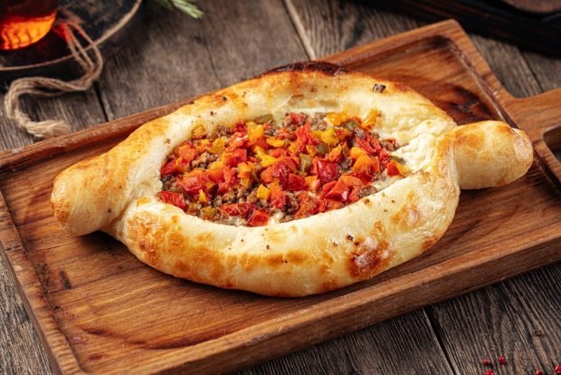 Khachapuri with minced meat and vegetables 