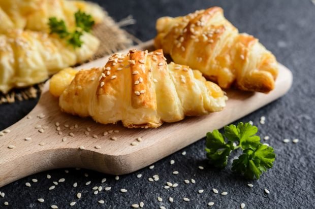 Homemade croissants with Emmental cheese 