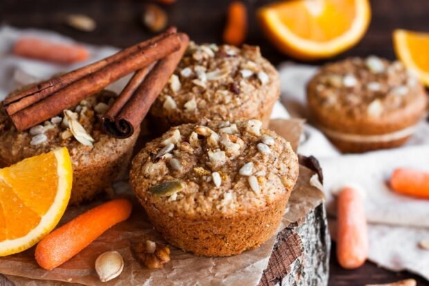 Carrot muffins with nuts