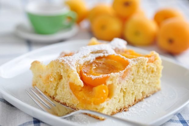 Apricot cake on kefir 