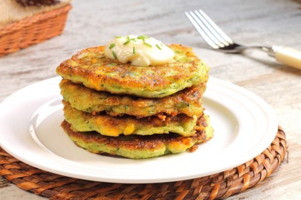 Pancakes with zucchini, herbs and canned corn