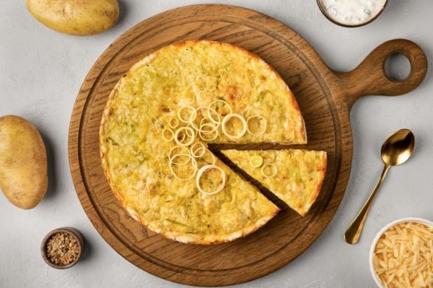 Potato pie with onion and cheese 