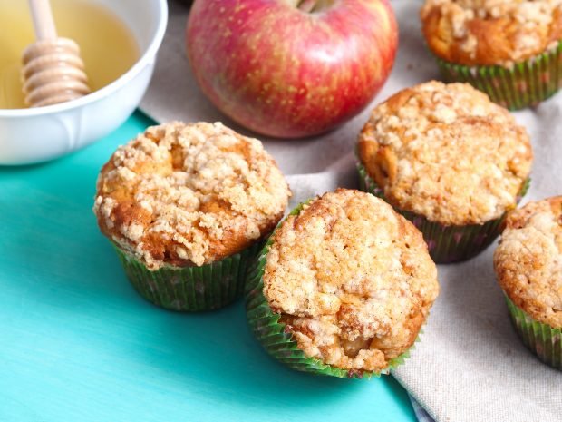 Apple-honey cupcakes are a simple and delicious recipe, how to cook step by step