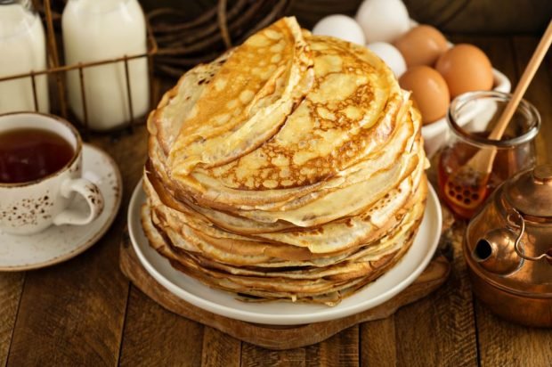 Custard pancakes with milk and boiling water