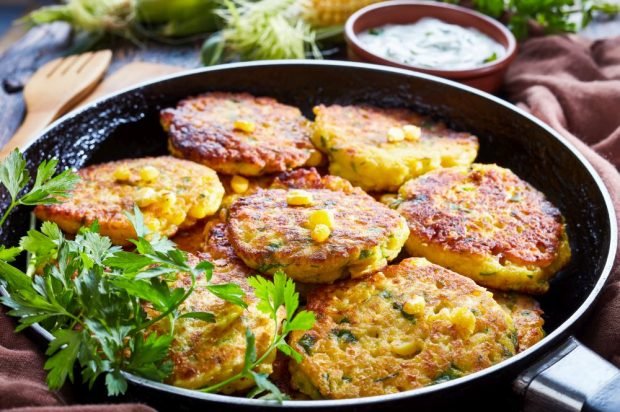 Canned corn pancakes are a simple and delicious recipe, how to cook step by step