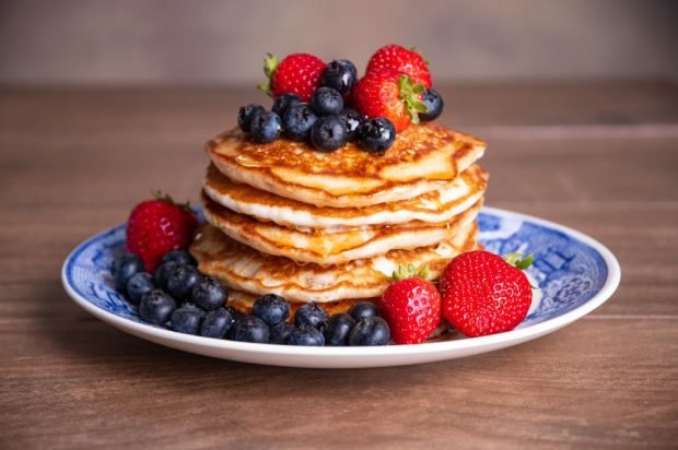 Pancakes made from rice flour and honey