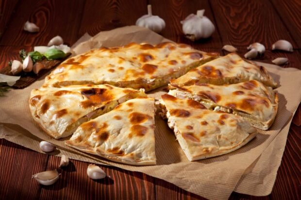 Closed pizza calzone 