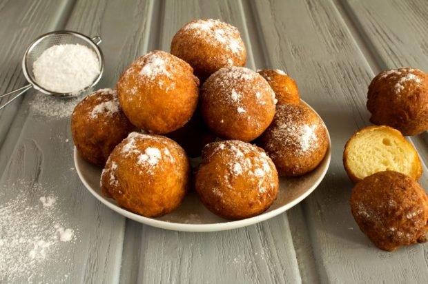 Yeast donuts with cottage cheese