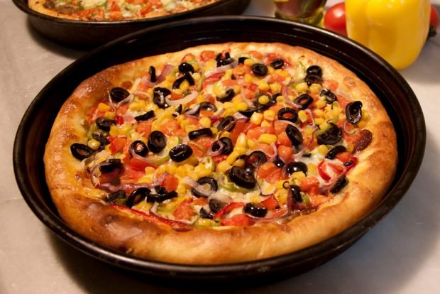 Pizza with olives and corn is a simple and delicious recipe, how to cook step by step