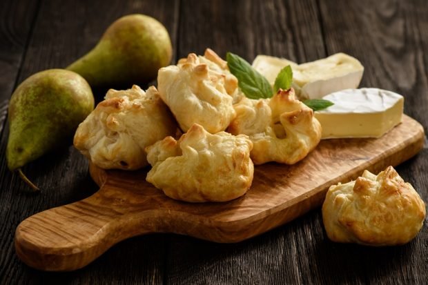 Puffs with pear and camembert – a simple and delicious recipe, how to cook step by step