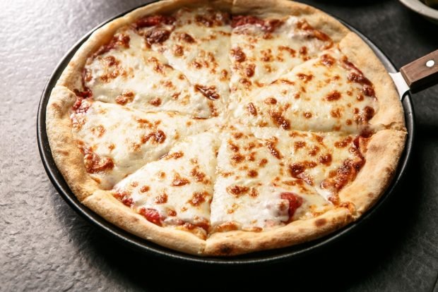 Quick cheese pizza in a frying pan