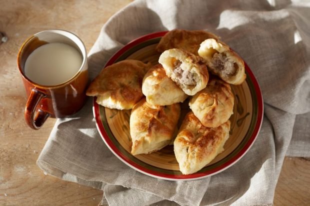 Meat pies in a frying pan – a simple and delicious recipe, how to cook step by step