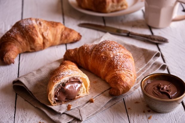 Croissants with chocolate – a simple and delicious recipe, how to cook step by step