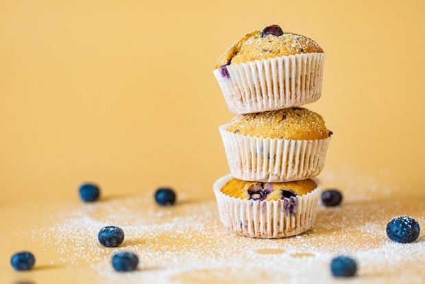 Low–calorie muffins with blueberries - a simple and delicious recipe how to cook step by step