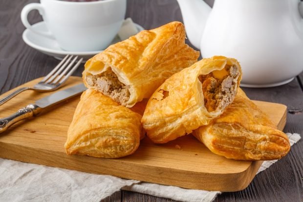 Minced meat puffs are a simple and delicious recipe for cooking step by step