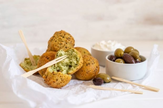 Salty donuts with cottage cheese and olives
