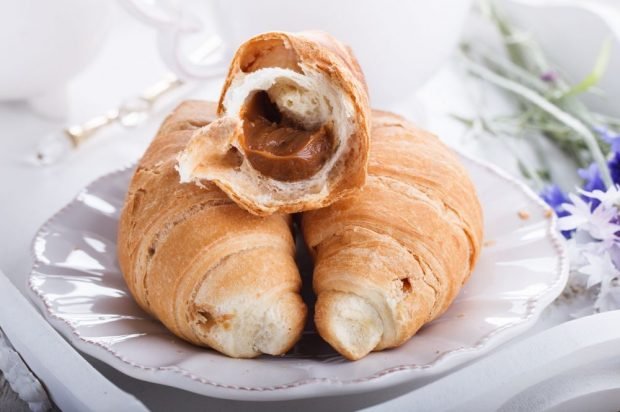 Croissants with boiled condensed milk – a simple and delicious recipe, how to cook step by step