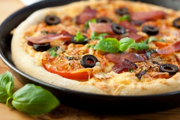 Pizza with ham and tomatoes is a simple and delicious recipe, how to cook step by step