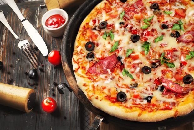 Pizza with sausage is a simple and delicious recipe, how to cook step by step