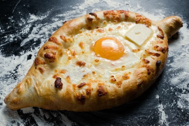 Adjarian khachapuri with cheese