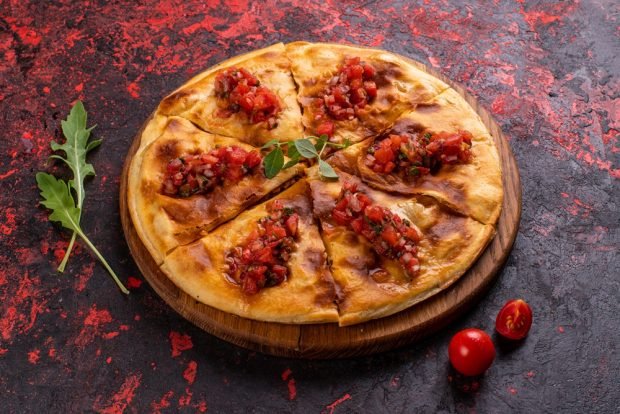 Khachapuri with lamb and tomatoes 