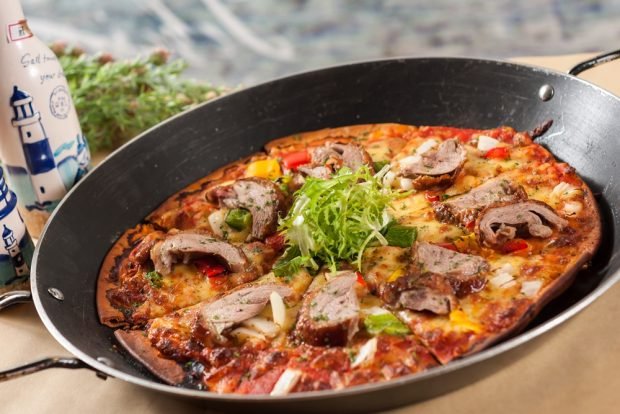 Pork pizza is a simple and delicious recipe for cooking step by step