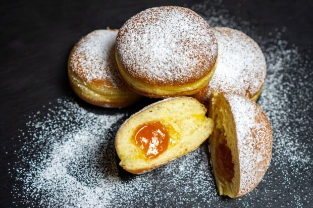 Donuts with apricot jam in the oven